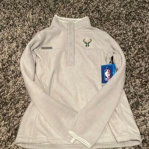 BRAND NEW Womens 1/4 zip Milwaukee Bucks pullover
